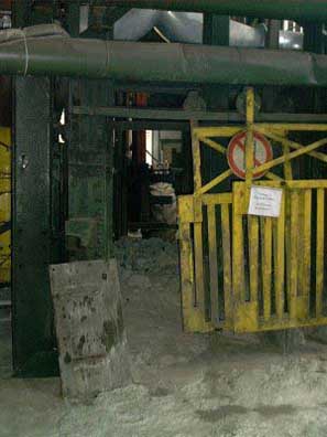 Rasenhängebank verfüllt